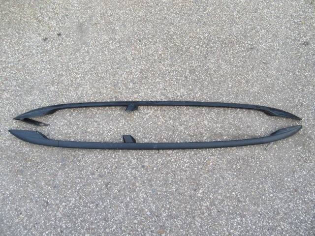 147563 Alfa Romeo 159 fekete színű tetősín