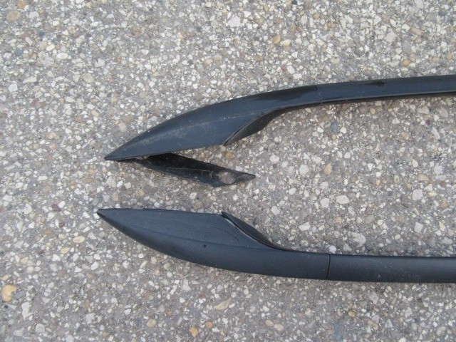 147563 Alfa Romeo 159 fekete színű tetősín