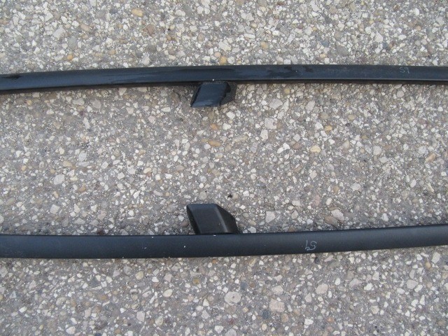 147563 Alfa Romeo 159 fekete színű tetősín