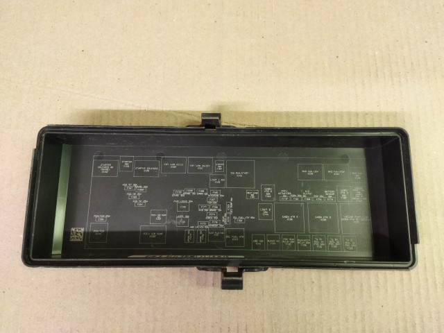 Fiat Freemont külső biztosítéktábla fedél  K68100742AA