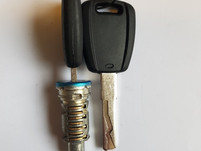 Peugeot Boxer 2006- utángyártott új, bal első zárbetét két kulccsal