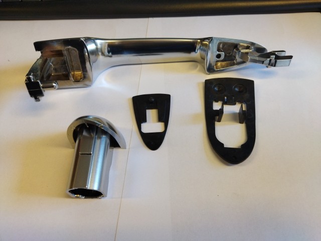 Alfa Romeo Giulietta utángyártott új, jobb első külső kilincs matt króm 156099954