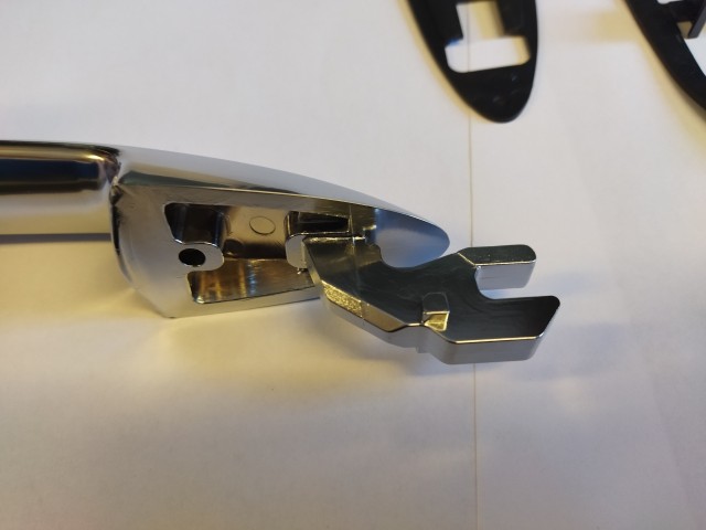 Alfa Romeo Giulietta utángyártott új, jobb első külső kilincs matt króm 156099954