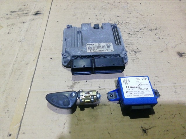 153832 Alfa Romeo 156 2,4 20v Diesel motorvezérlő szett 55193518 , 0281010988