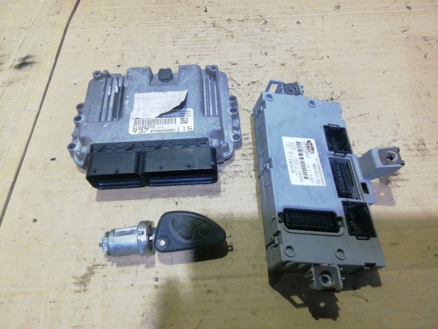 153839 Alfa Romeo 147 1,9 8v Diesel motorvezérlő szett 51806559 , 0281012884