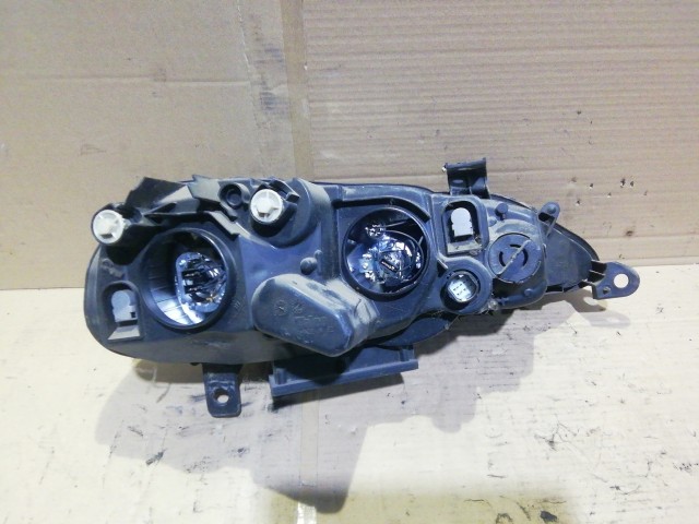 153850 Alfa Romeo 147 2005-2010 bal első fényszóró a képen látható sérüléssel