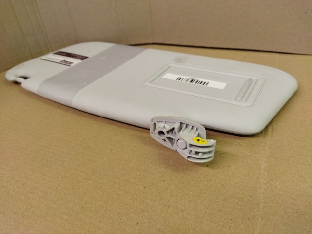 Fiat 500L bal oldali,világos szürke színű, elhúzható tükrös napellenző