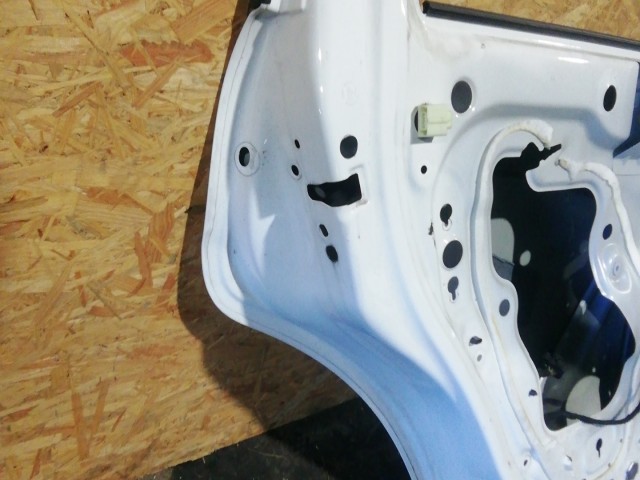 153957 Citroen C3 2008-2016 bal hátsó fehér színű ajtó