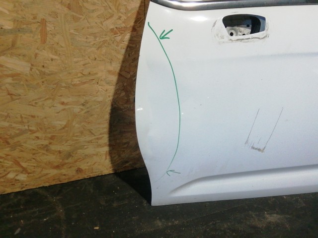 153958 Citroen C3 2008-2016 bal első  fehér színű ajtó, a képen látható sérüléssel