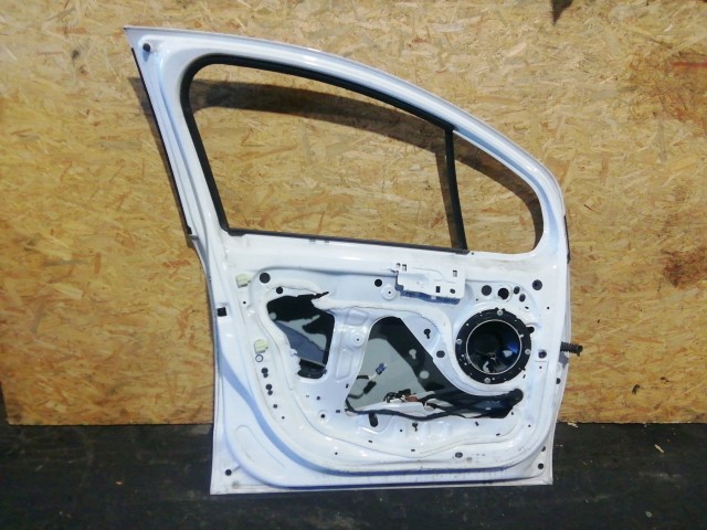 153958 Citroen C3 2008-2016 bal első  fehér színű ajtó, a képen látható sérüléssel