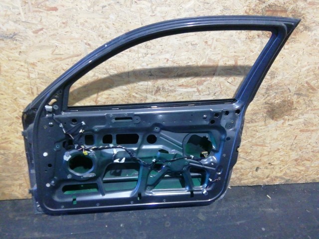 153960 Alfa Romeo 147 3 ajtós jobb oldali ajtó, a képen látható sérüléssel