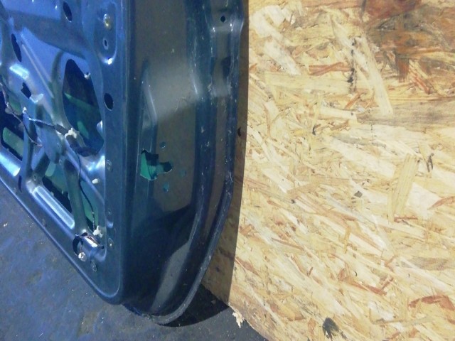 153960 Alfa Romeo 147 3 ajtós jobb oldali ajtó, a képen látható sérüléssel