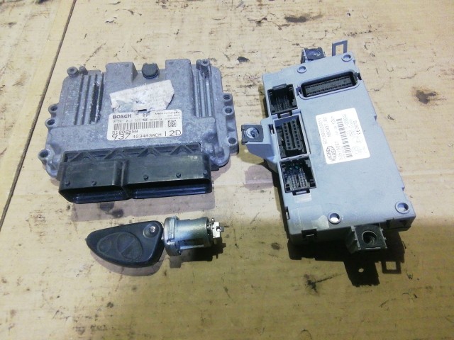 153992 Alfa Romeo 147 1,9 8v Diesel motorvezérlő szett 51806558 , 0281012965