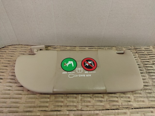 Lancia Lybra bézs színű, elhúzható tükrös, jobb oldali napellenző