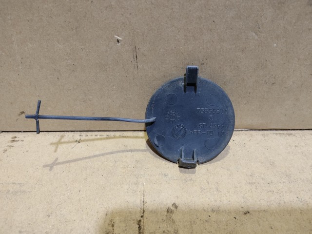    Fiat Grande Punto  (2005. - 2009. ) Hátsó vonószem takaró, fényes fekete