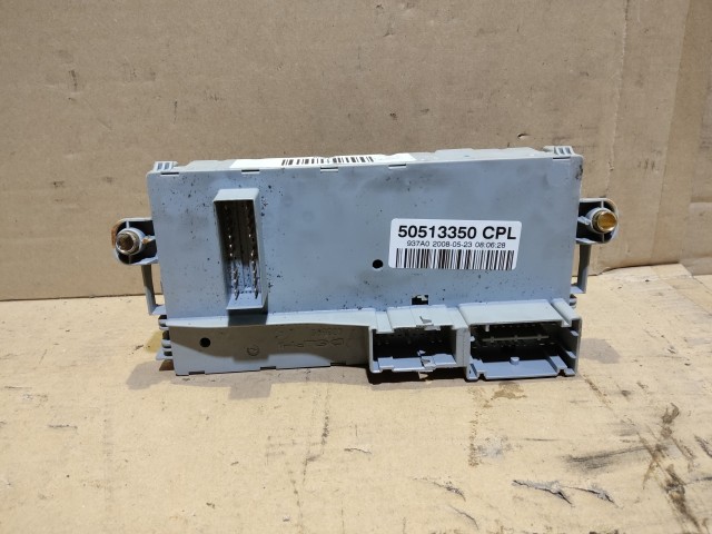 Alfa Romeo 147 belső biztosíték tábla 50513350