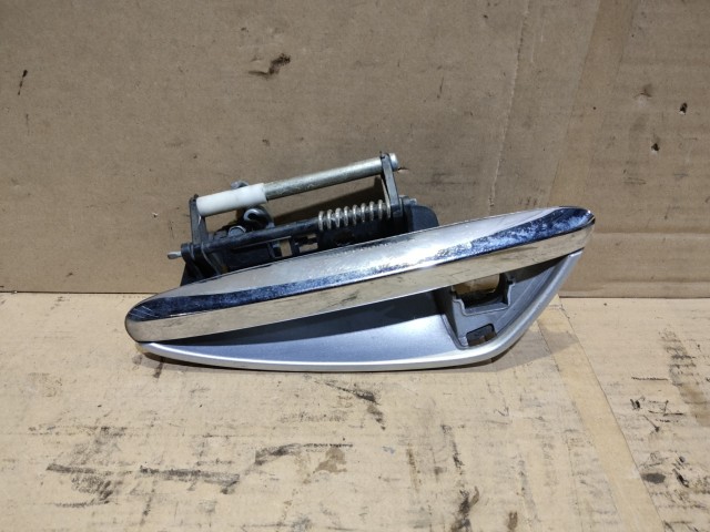 154287 Alfa Romeo 159 ezüst színű bal első külső kilincs 