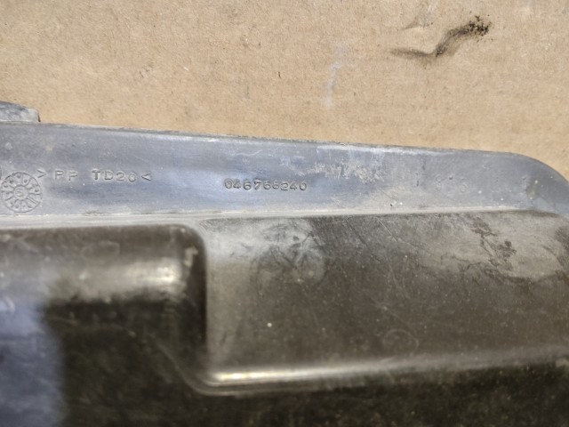 Fiat Linea biztosítéktábla ház felső része 46768240