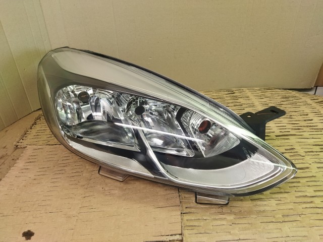 Ford Fiesta 2017- utángyártott új jobb első fényszóró 