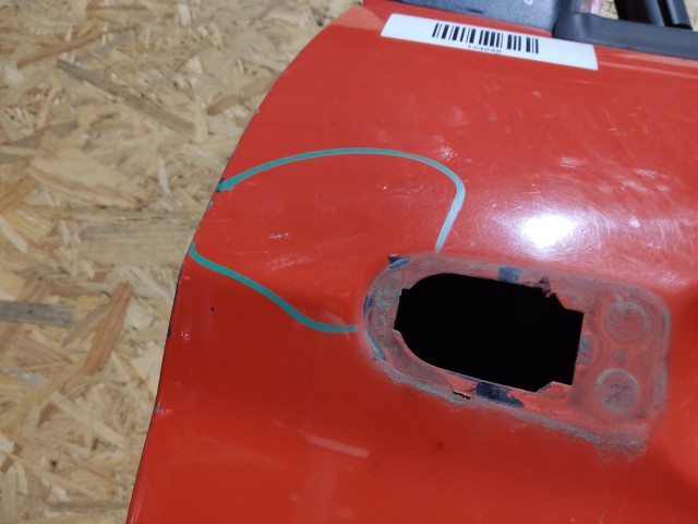 154648 Ford Ka 2008-2016 jobb oldali ajtó a képen látható sérüléssel