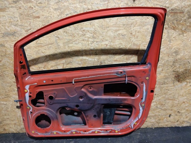 154648 Ford Ka 2008-2016 jobb oldali ajtó a képen látható sérüléssel