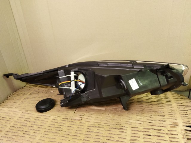 Ford Fiesta 2013-2017 utángyártott új, bal első fényszóró (TYC)