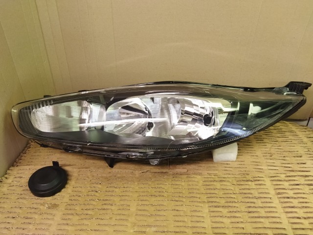 Ford Fiesta 2013-2017 utángyártott új, bal első fényszóró (TYC)