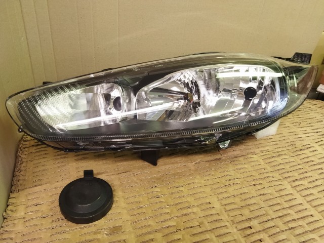 Ford Fiesta 2013-2017 utángyártott új, bal első fényszóró (TYC)