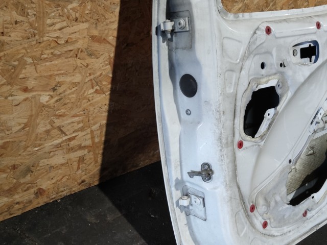 154884 Fiat Doblo 2000-2009 jobb első fehér színű ajtó a képen látható sérüléssel