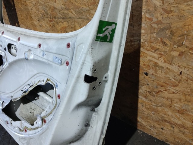 154884 Fiat Doblo 2000-2009 jobb első fehér színű ajtó a képen látható sérüléssel