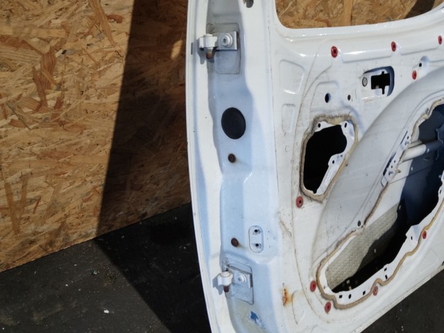 154952 Fiat Doblo 2000-2009 jobb első fehér színű ajtó a képen látható sérüléssel