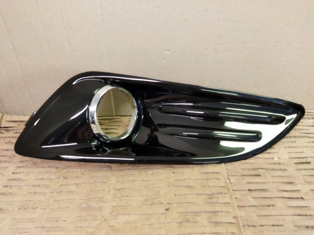 Ford Fiesta 2013-2017 utángyártott új, bal oldali ködlámpa keret fényes fekete