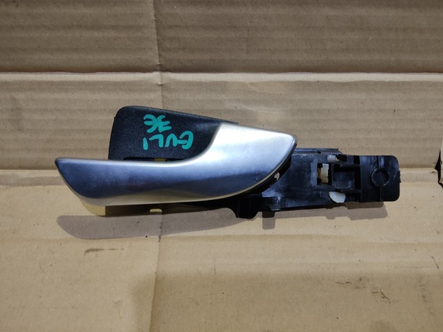 157154 Alfa Romeo Giulietta 2010-2020 használt jobb első belső kilincs, fényes ezüst színű