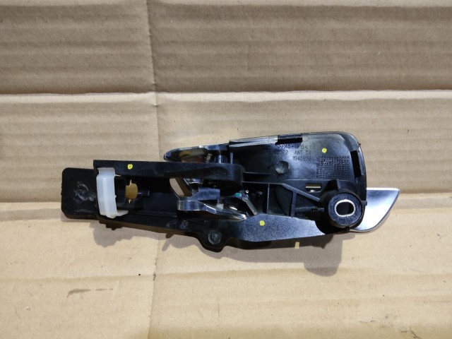 157154 Alfa Romeo Giulietta 2010-2020 használt jobb első belső kilincs, fényes ezüst színű