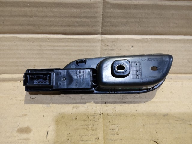 Fiat Tipo 2015- bal hátsó ablakemelő kapcsoló 735664633