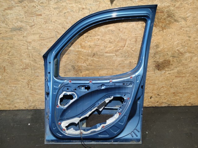 157544 Fiat Doblo 2000-2009 kék színű jobb első ajtó a képen látható sérüléssel