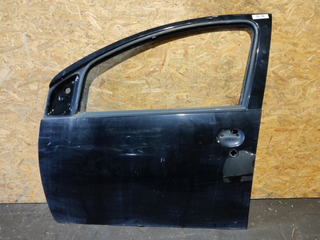 157574 Toyota Aygo 5 ajtós 2005-2014 fekete színű  bal eső ajtó