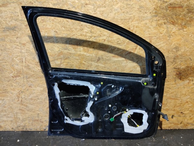 157574 Toyota Aygo 5 ajtós 2005-2014 fekete színű  bal eső ajtó