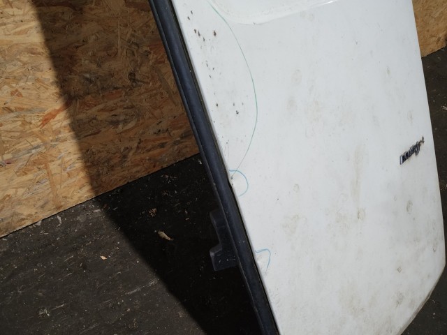 157581 Fiat Doblo 2000-2009 jobb hátsó zárt raktérajtó, a képen látható sérülésekkel