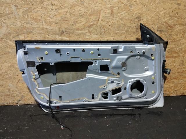 157614 Alfa Romeo Brera 2005-2010 ezüst színű bal oldali ajtó, a képen látható sérüléssel