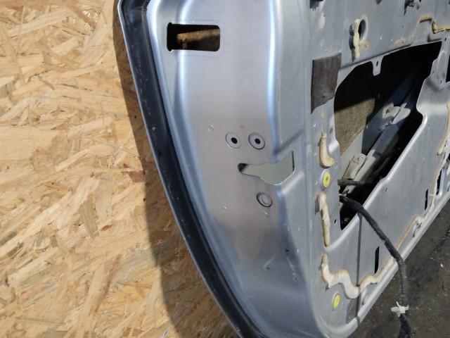 157614 Alfa Romeo Brera 2005-2010 ezüst színű bal oldali ajtó, a képen látható sérüléssel