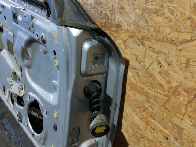 157614 Alfa Romeo Brera 2005-2010 ezüst színű bal oldali ajtó, a képen látható sérüléssel