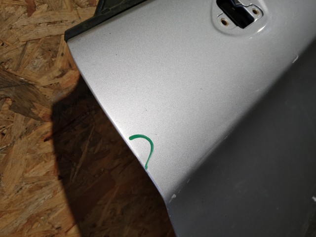 157617 Alfa Romeo Brera 2005-2010 ezüst színű bal oldali ajtó, a képen látható sérüléssel