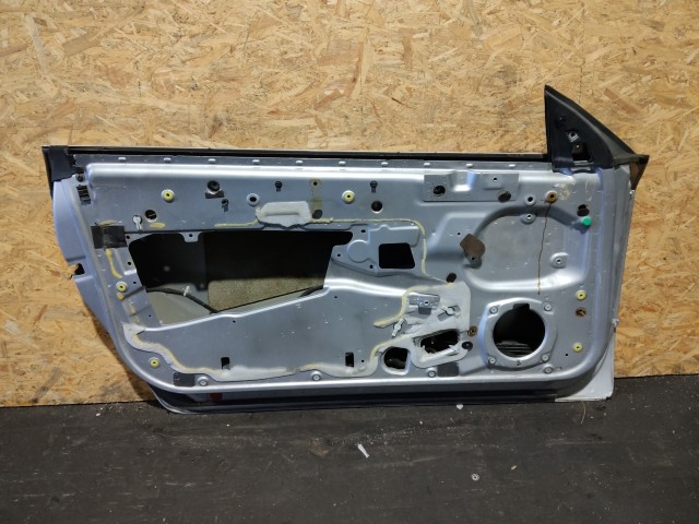 157617 Alfa Romeo Brera 2005-2010 ezüst színű bal oldali ajtó, a képen látható sérüléssel