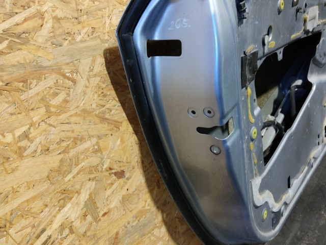 157617 Alfa Romeo Brera 2005-2010 ezüst színű bal oldali ajtó, a képen látható sérüléssel