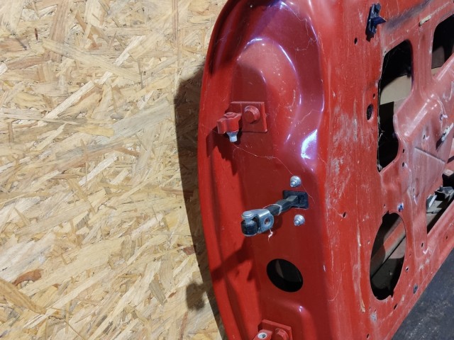 157619 Alfa Romeo MiTo 2008-2018 piros színű Jobb oldali ajtó, képen látható sérüléssel