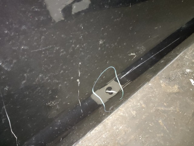 157623 Alfa Romeo MiTo 2008-2018 vulcan nero színű bal oldali ajtó, a képen látható sérüléssel