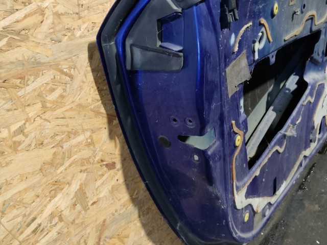 157631 Alfa Romeo Brera 2005-2010 kék színű bal oldali ajtó, a képen látható sérüléssel