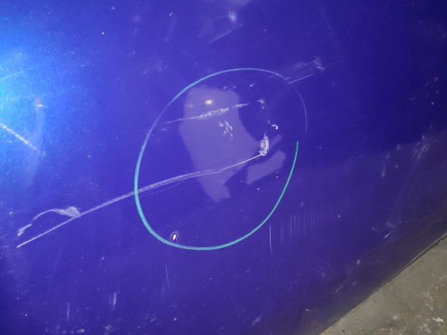 157635 Alfa Romeo Brera 2005-2010 kék színű bal oldali ajtó, a képen látható sérüléssel