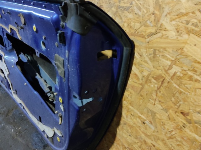 157643 Alfa Romeo Brera 2005-2010 kék színű jobb oldali ajtó, a képen látható sérüléssel